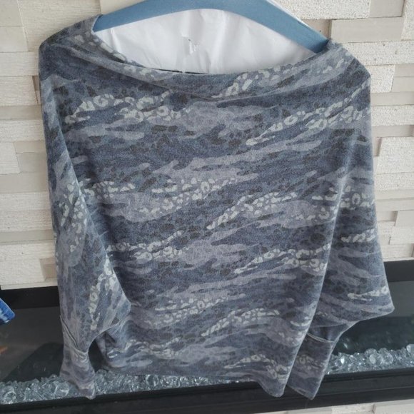 Elan - LS Off Shoulder Top